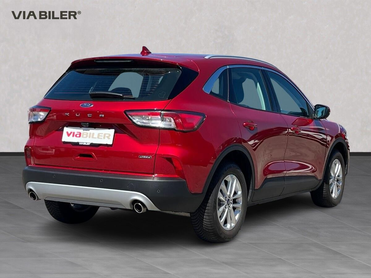 Rød Ford Kuga fra 2021
