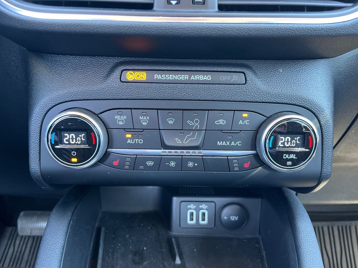 Rød Ford Kuga fra 2021
