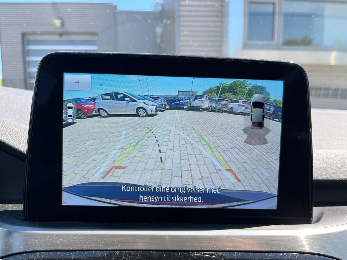 Rød Ford Kuga fra 2021