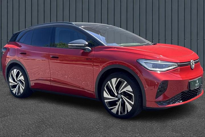 Rød VW ID.4 fra 2023 set udefra