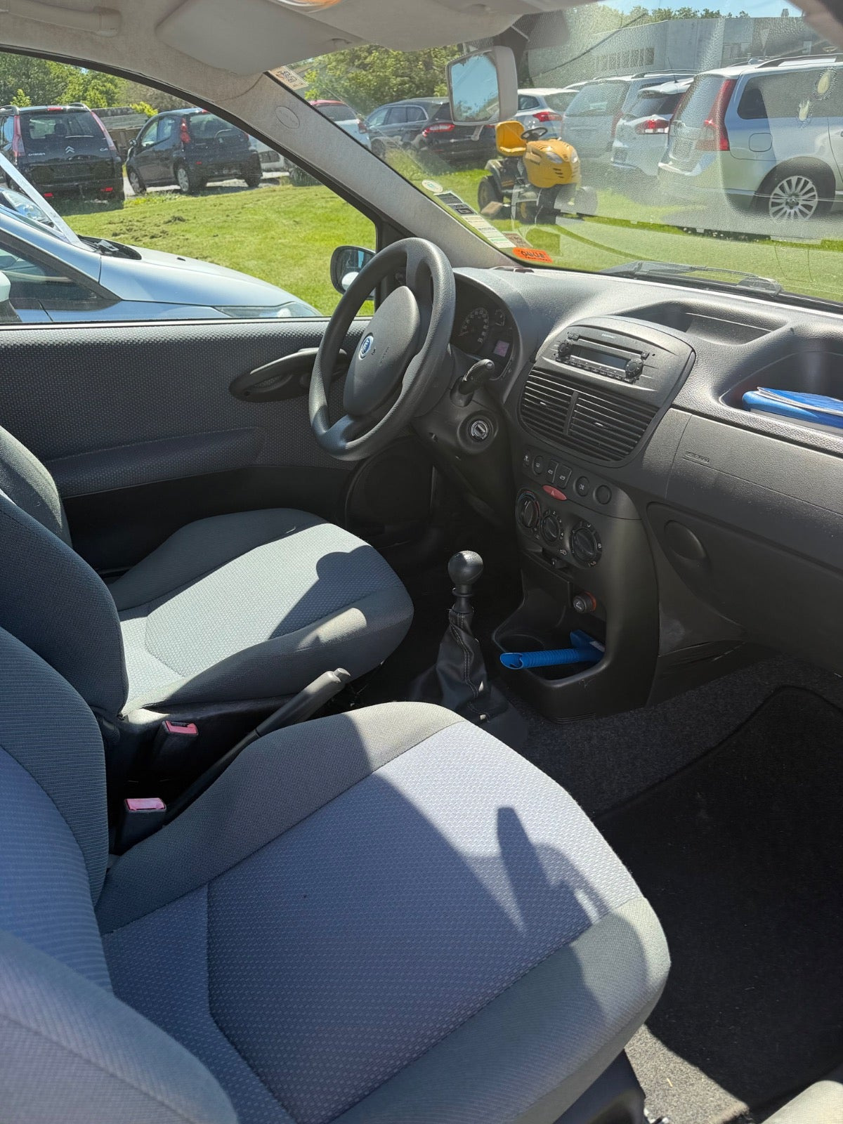 Sølv Fiat Punto fra 2004