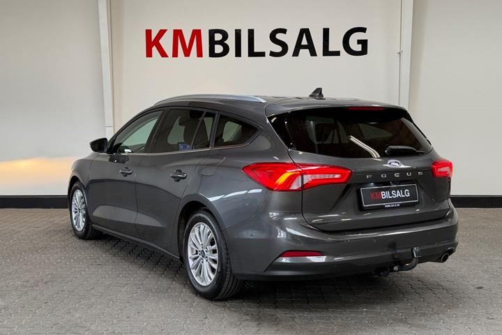 Grå Ford Focus fra 2019