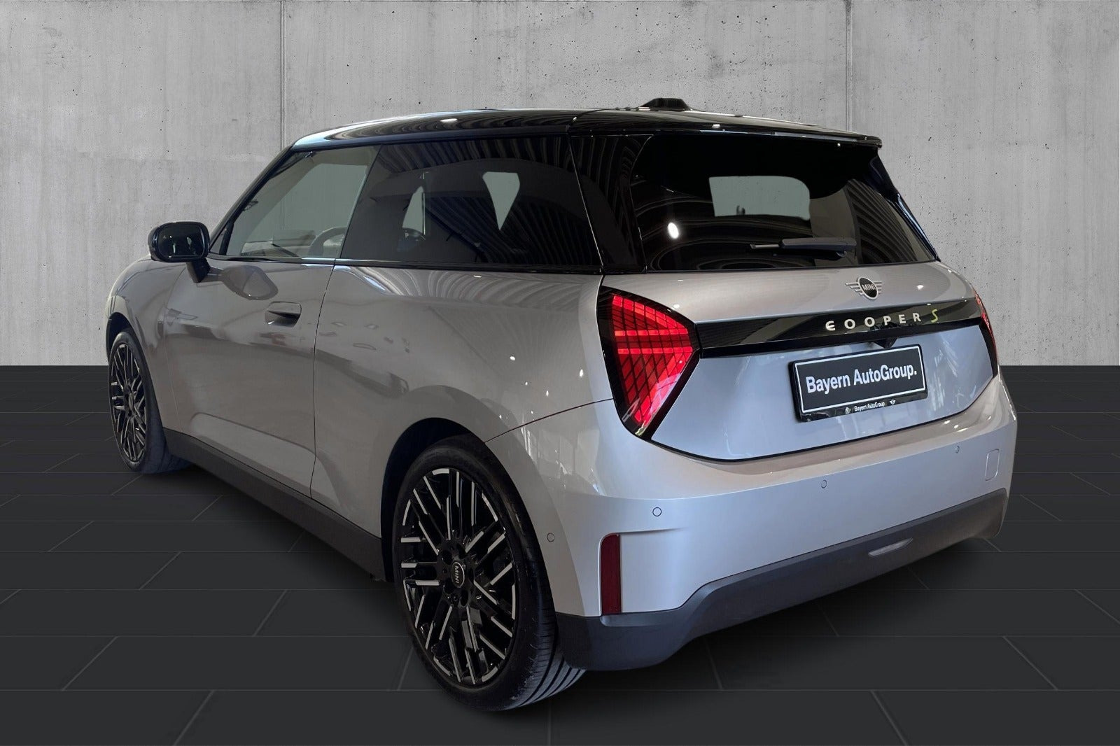 Sølv Mini Cooper SE fra 2025