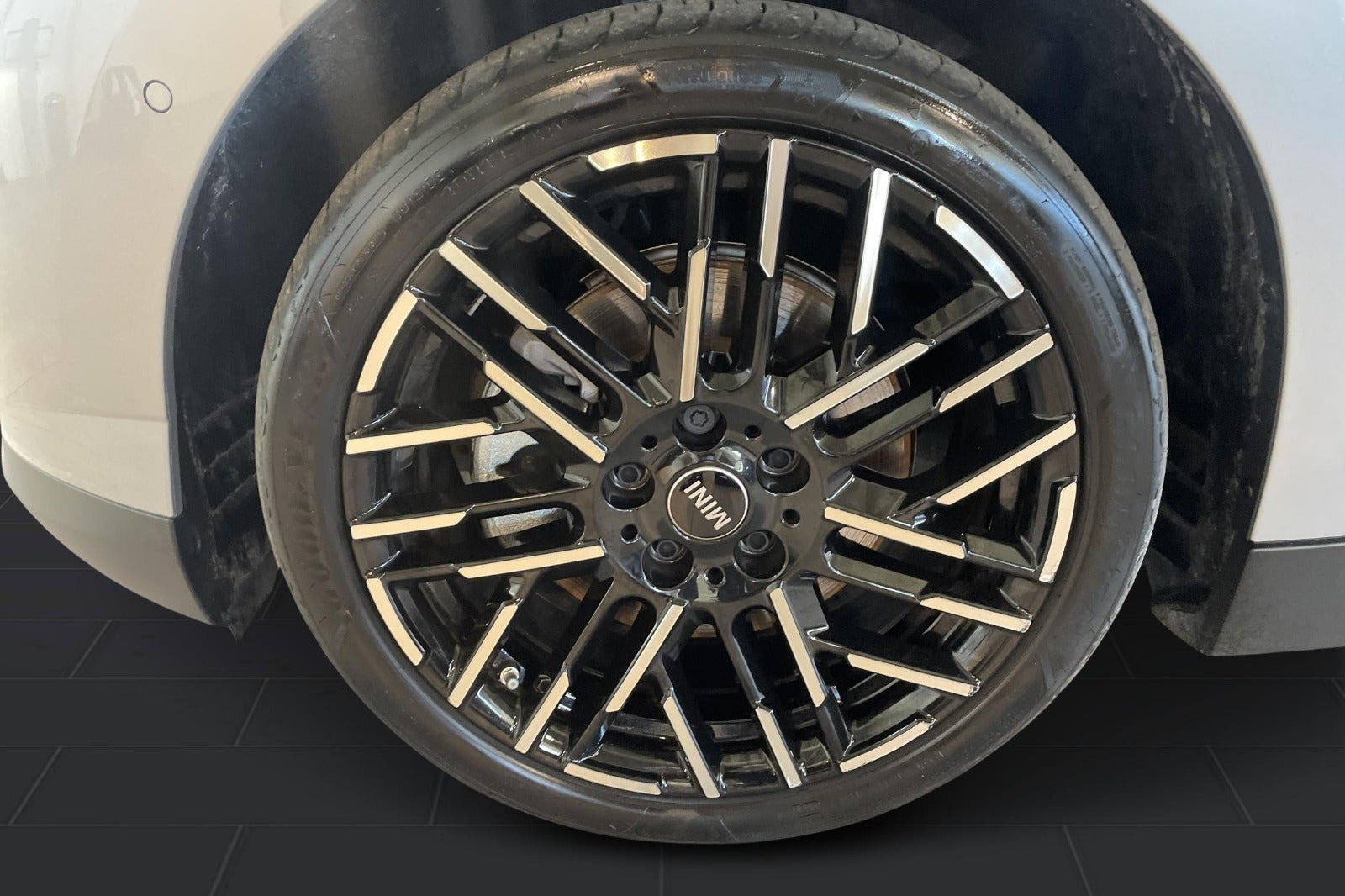 Sølv Mini Cooper SE fra 2025