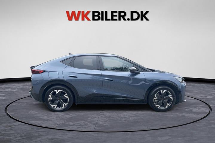 Blå Cupra Tavascan fra 2025