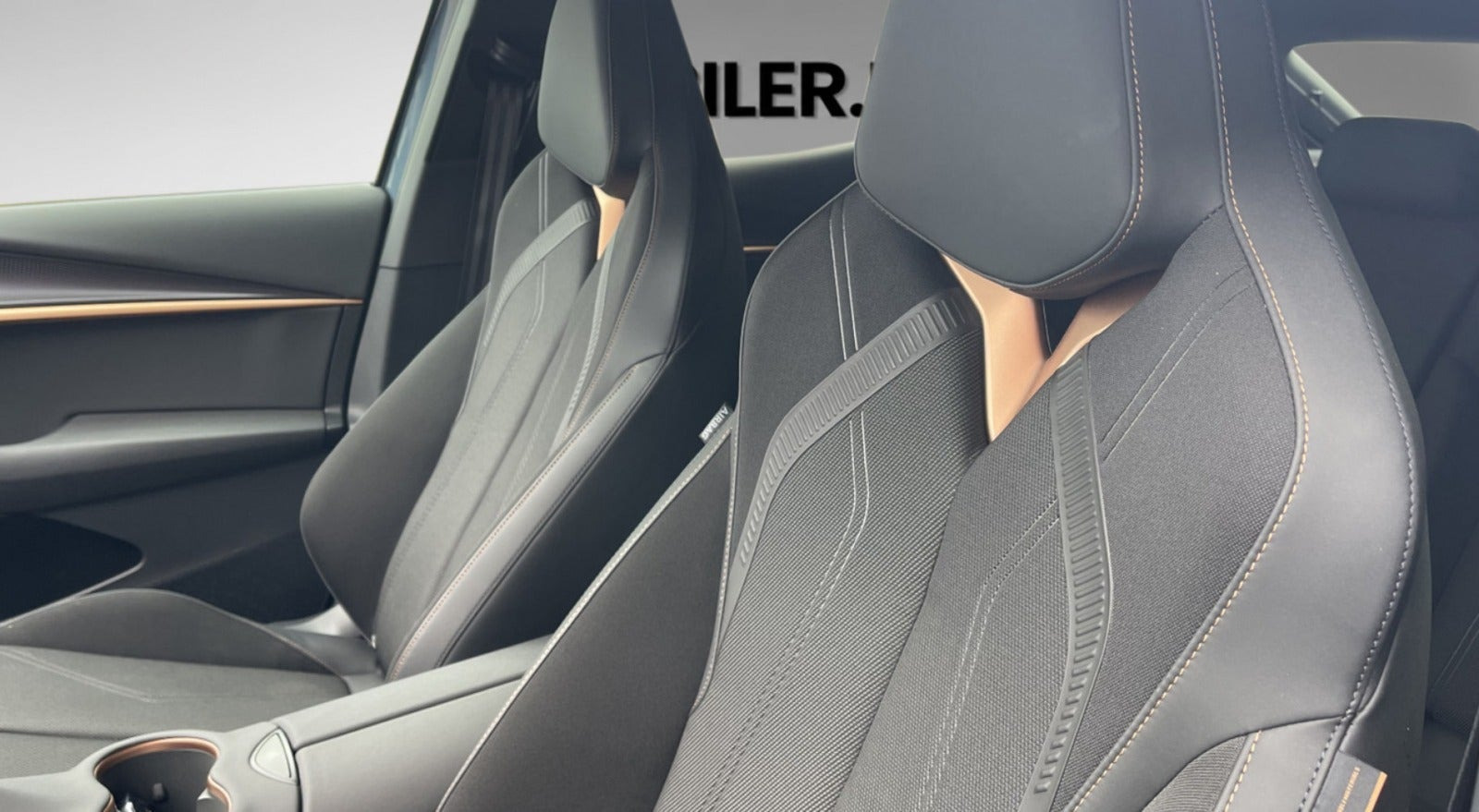 Blå Cupra Tavascan fra 2025