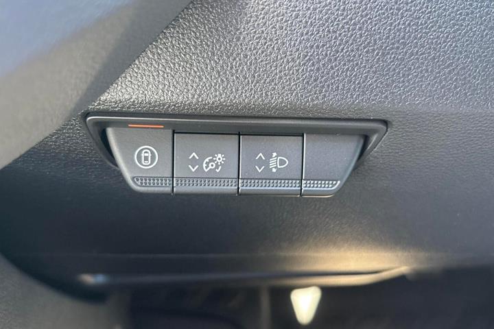 Hvid Renault Master V T33 fra 2025