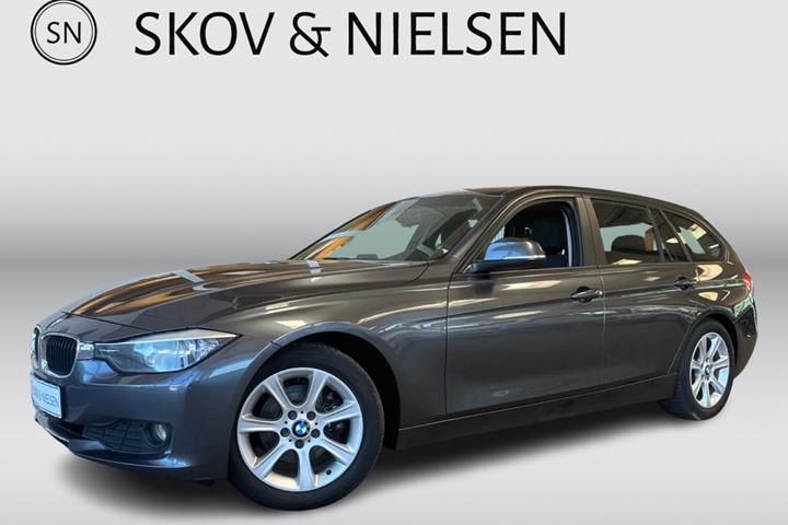 Grå BMW 320d fra 2014 set udefra