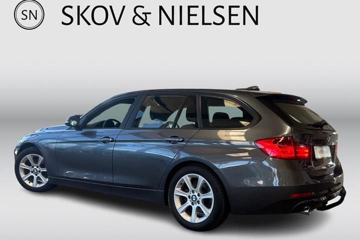 Grå BMW 320d fra 2014
