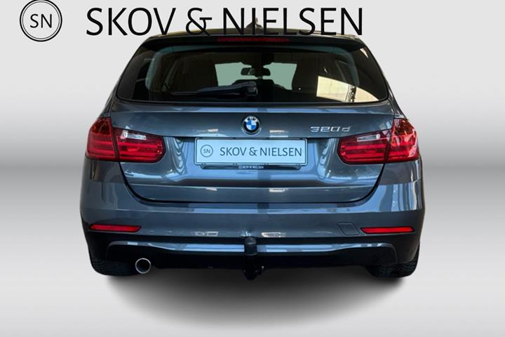 Grå BMW 320d fra 2014