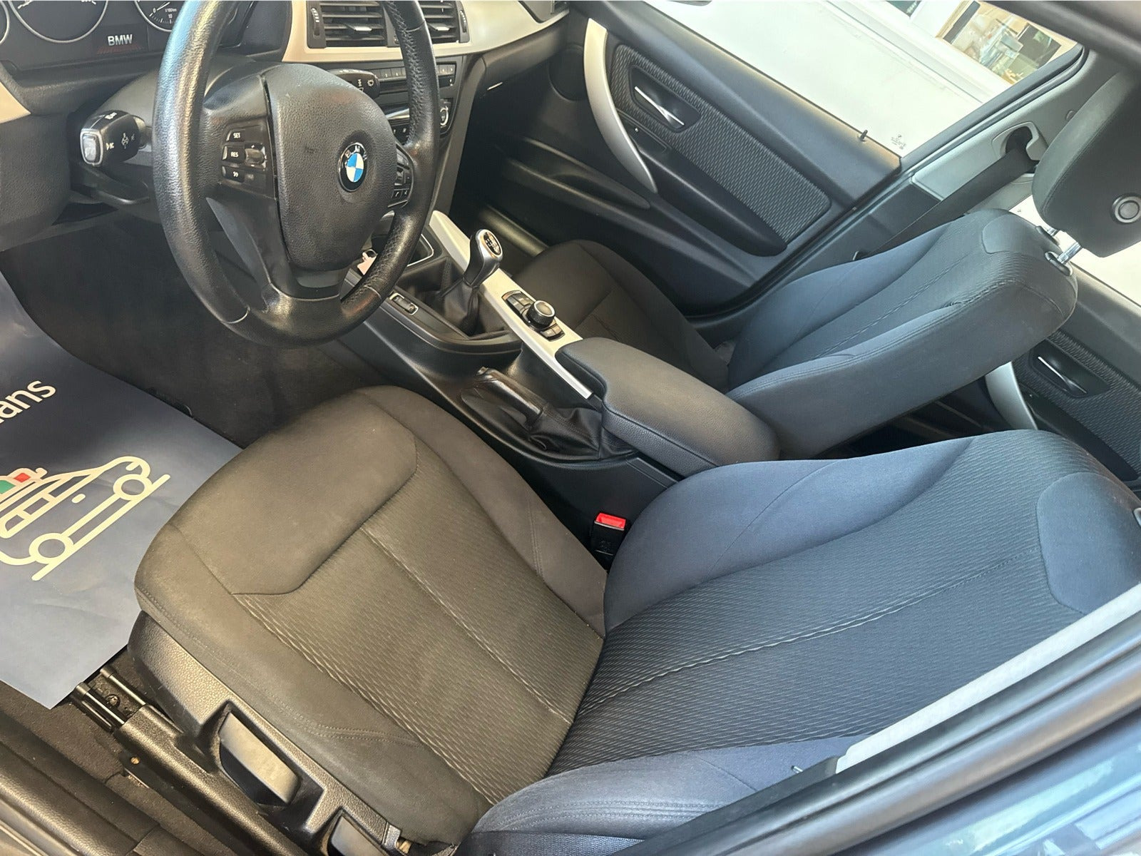 Grå BMW 320d fra 2014