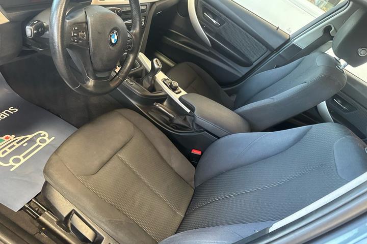 Grå BMW 320d fra 2014