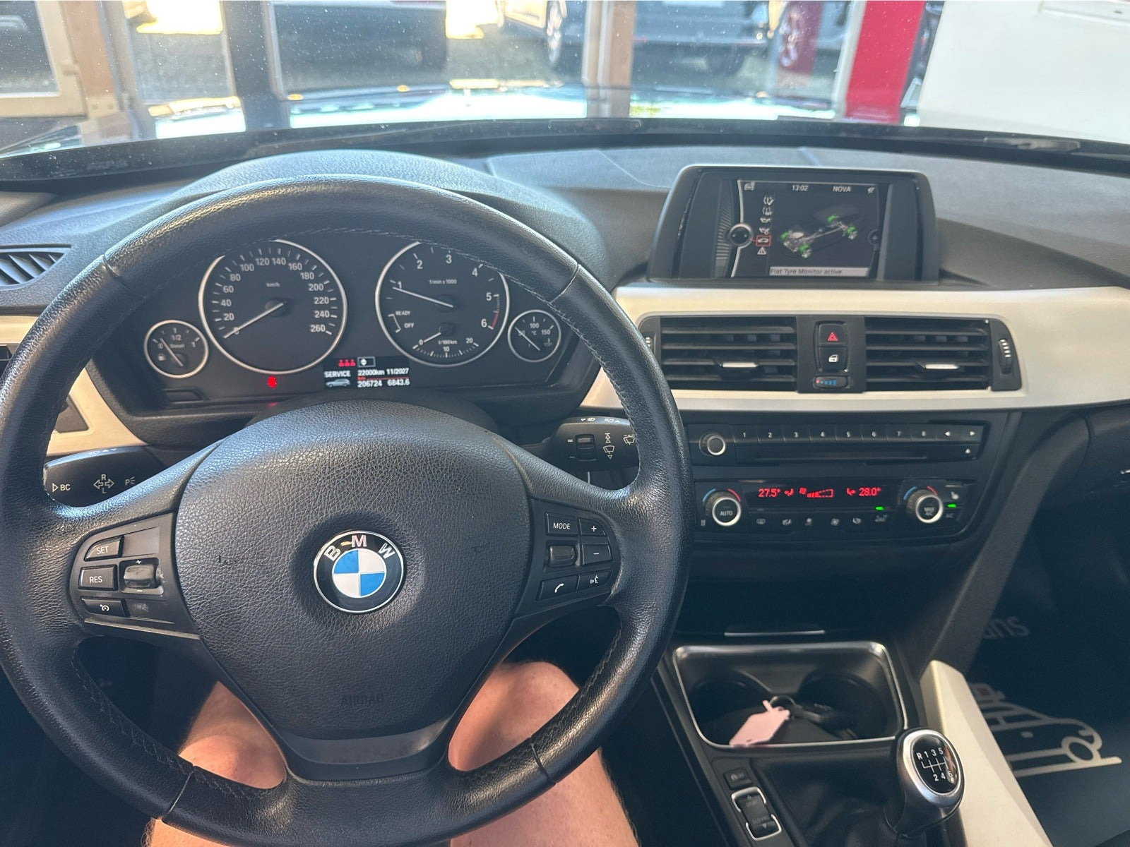 Grå BMW 320d fra 2014