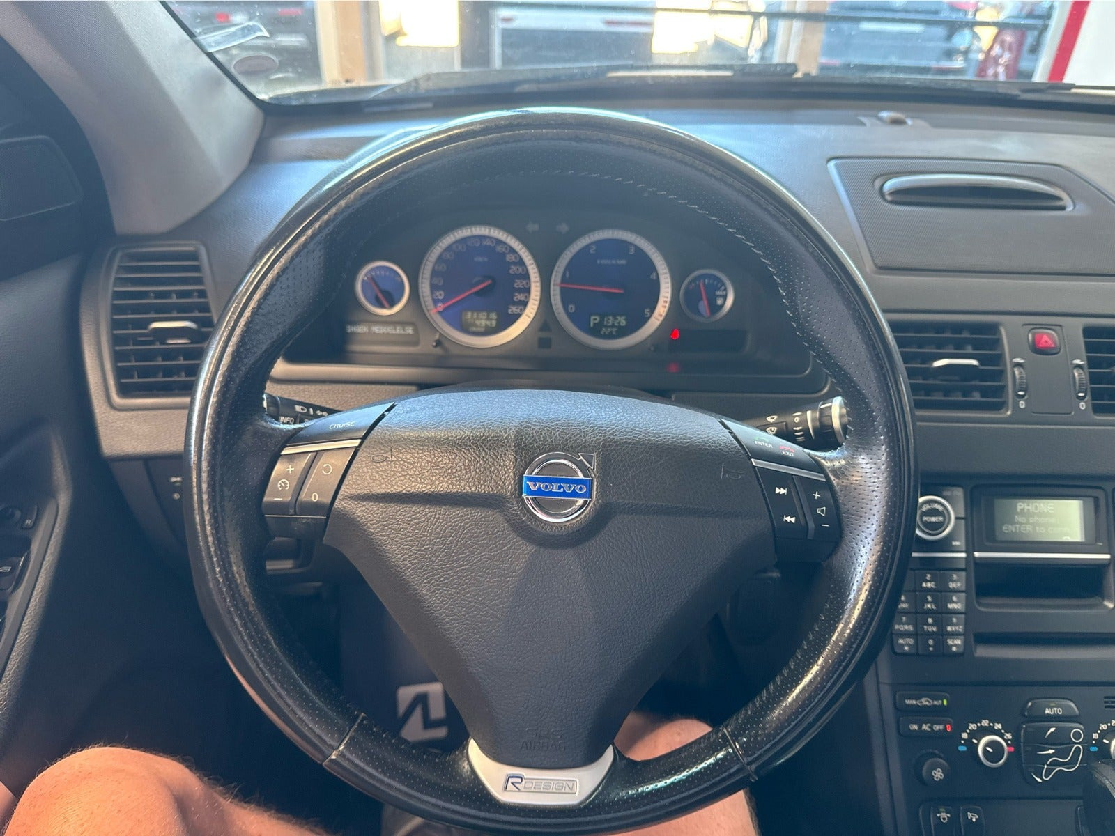 Hvid Volvo XC90 fra 2011