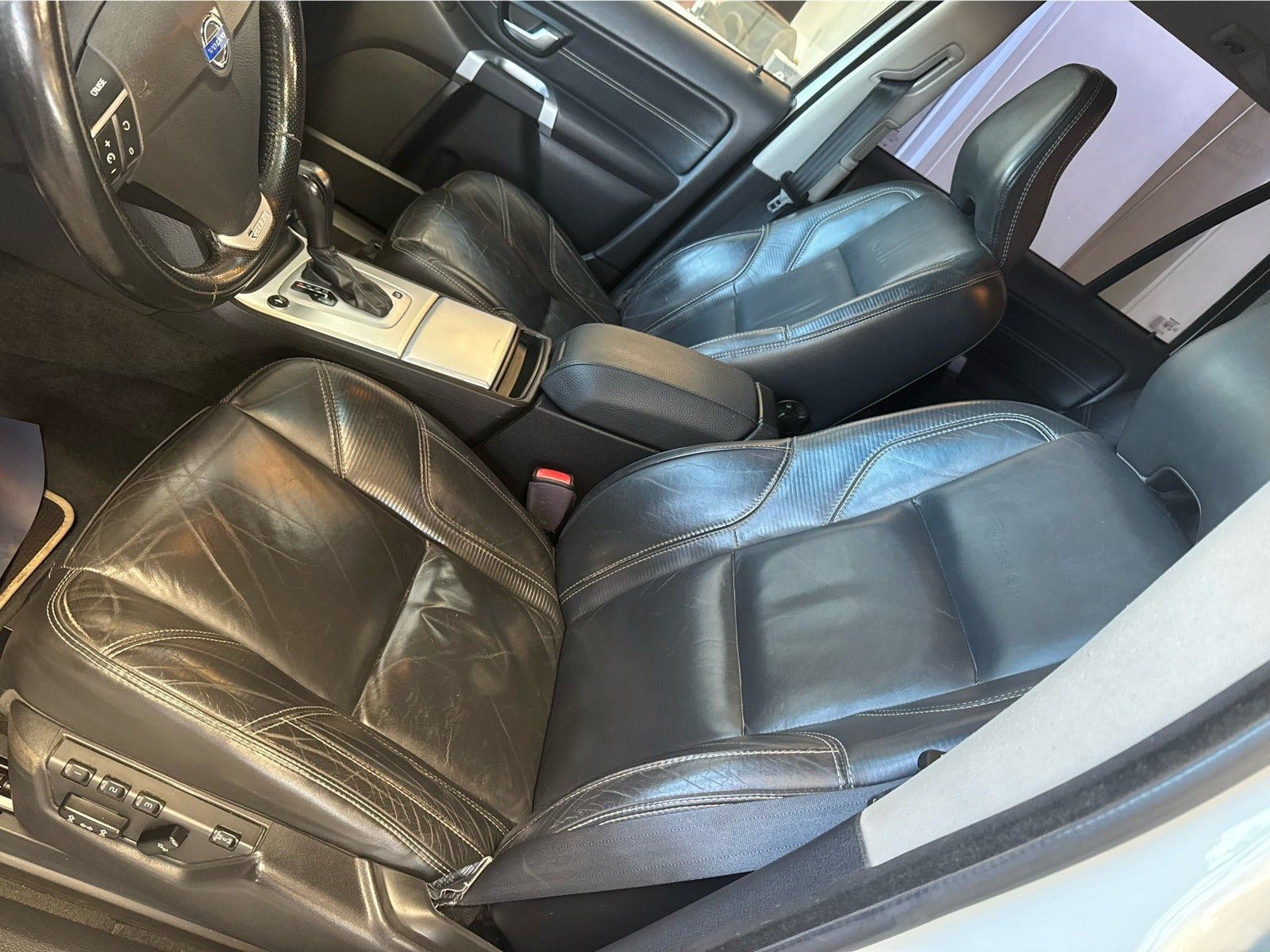 Hvid Volvo XC90 fra 2011
