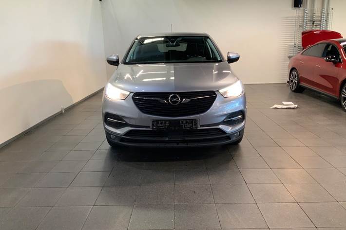 Grå Opel Grandland X fra 2018