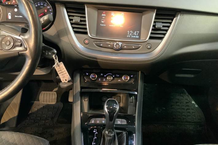 Grå Opel Grandland X fra 2018