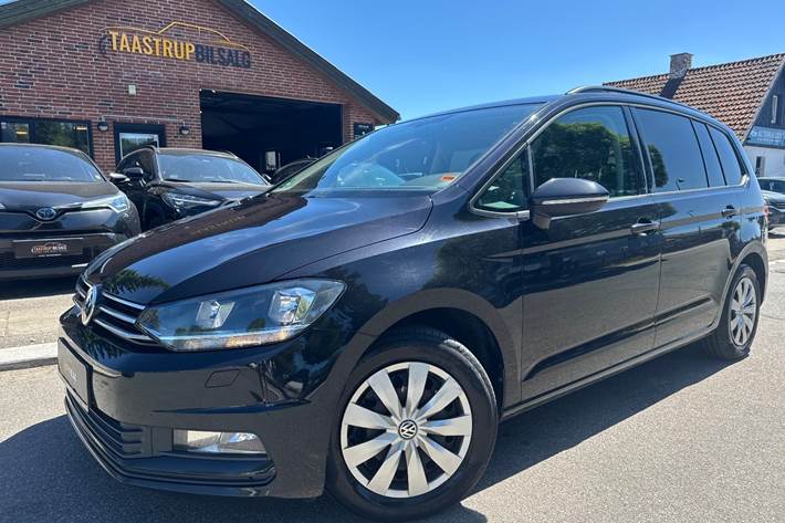 Sort VW Touran fra 2017