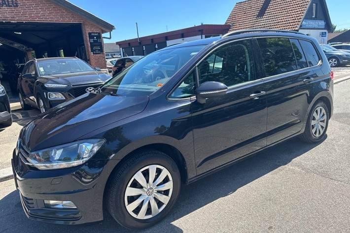 Sort VW Touran fra 2017