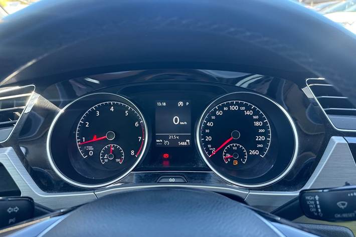 Sort VW Touran fra 2017