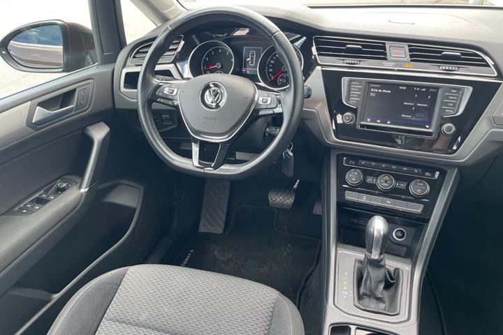 Brun VW Touran fra 2017