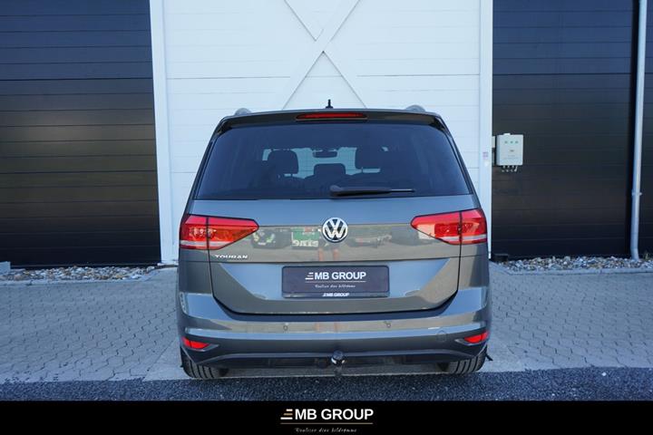 Grå VW Touran fra 2020