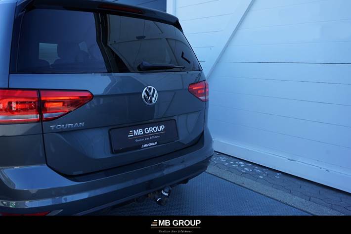 Grå VW Touran fra 2020
