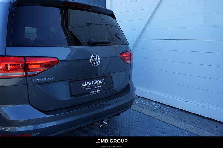 Grå VW Touran fra 2020
