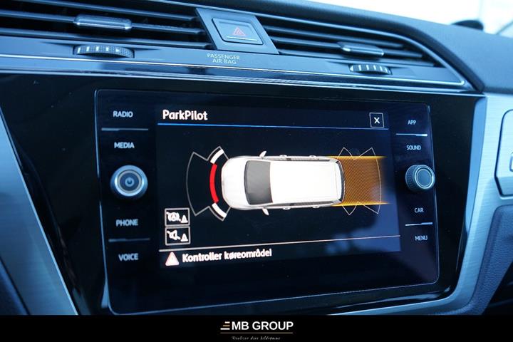 Grå VW Touran fra 2020