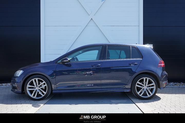 Blå VW Golf VII fra 2016