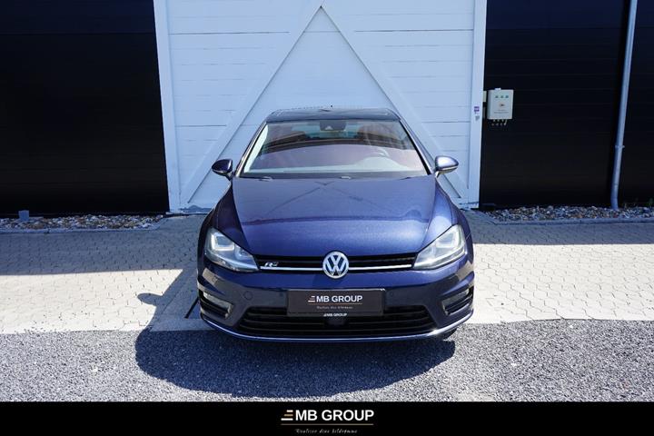 Blå VW Golf VII fra 2016