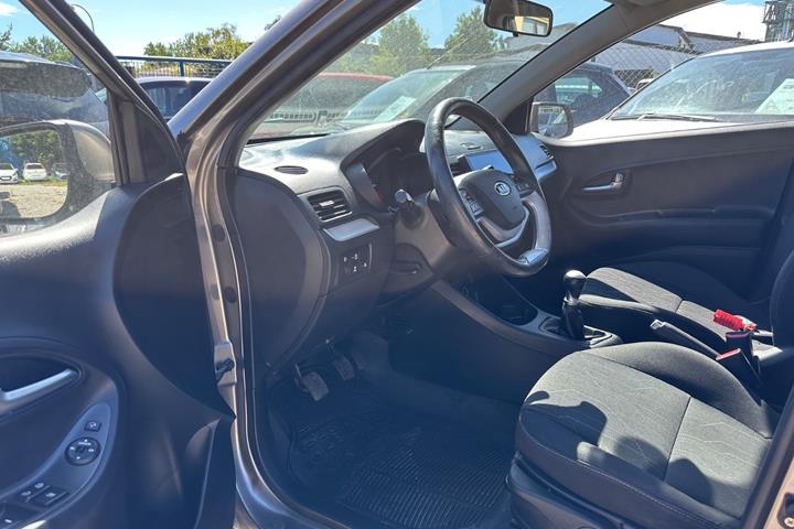 Beige Kia Picanto fra 2012