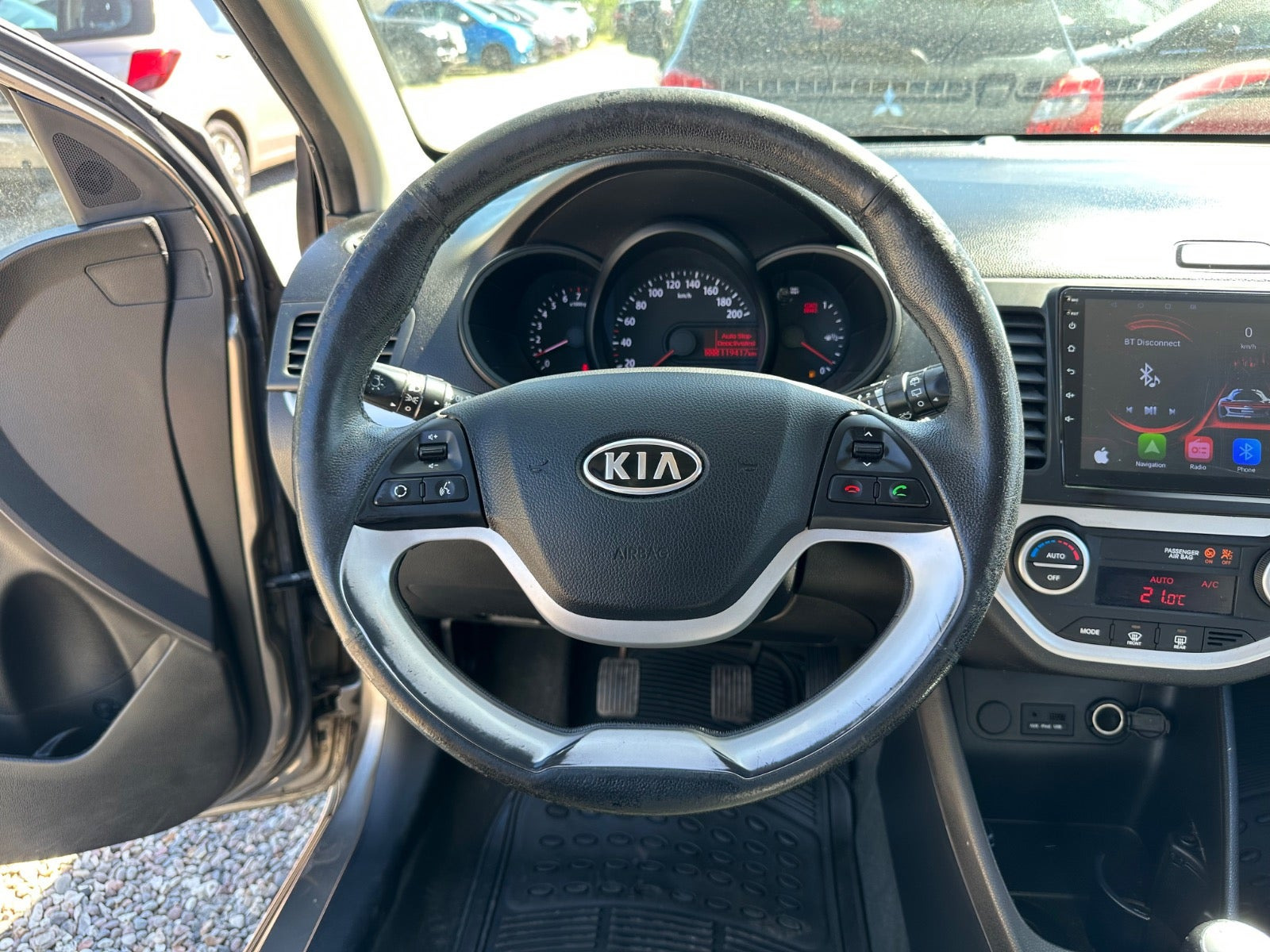 Beige Kia Picanto fra 2012