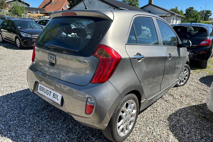 Beige Kia Picanto fra 2012