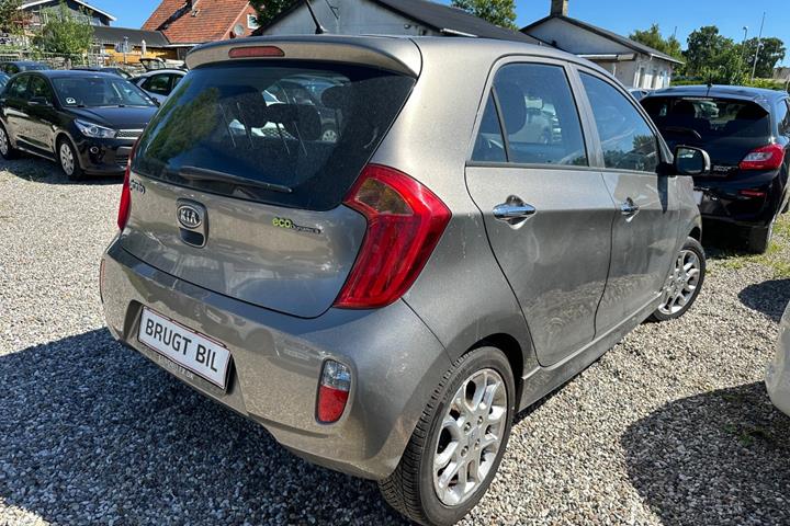 Beige Kia Picanto fra 2012