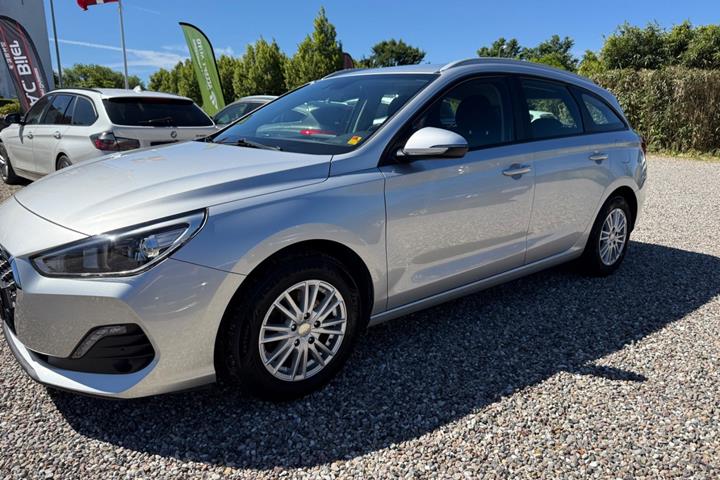 Sølv Hyundai i30 fra 2020