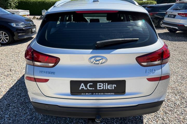 Sølv Hyundai i30 fra 2020