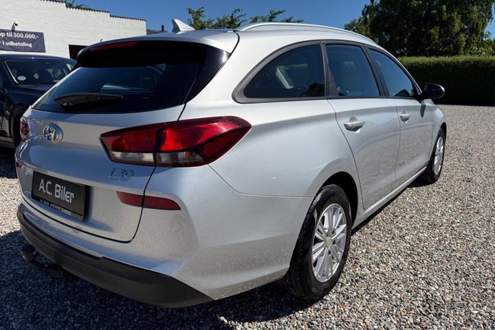 Sølv Hyundai i30 fra 2020
