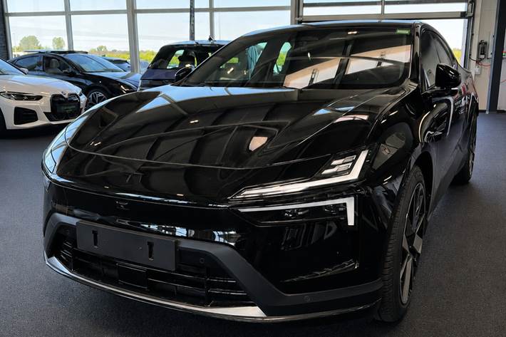 Sort Polestar 4 fra 2024