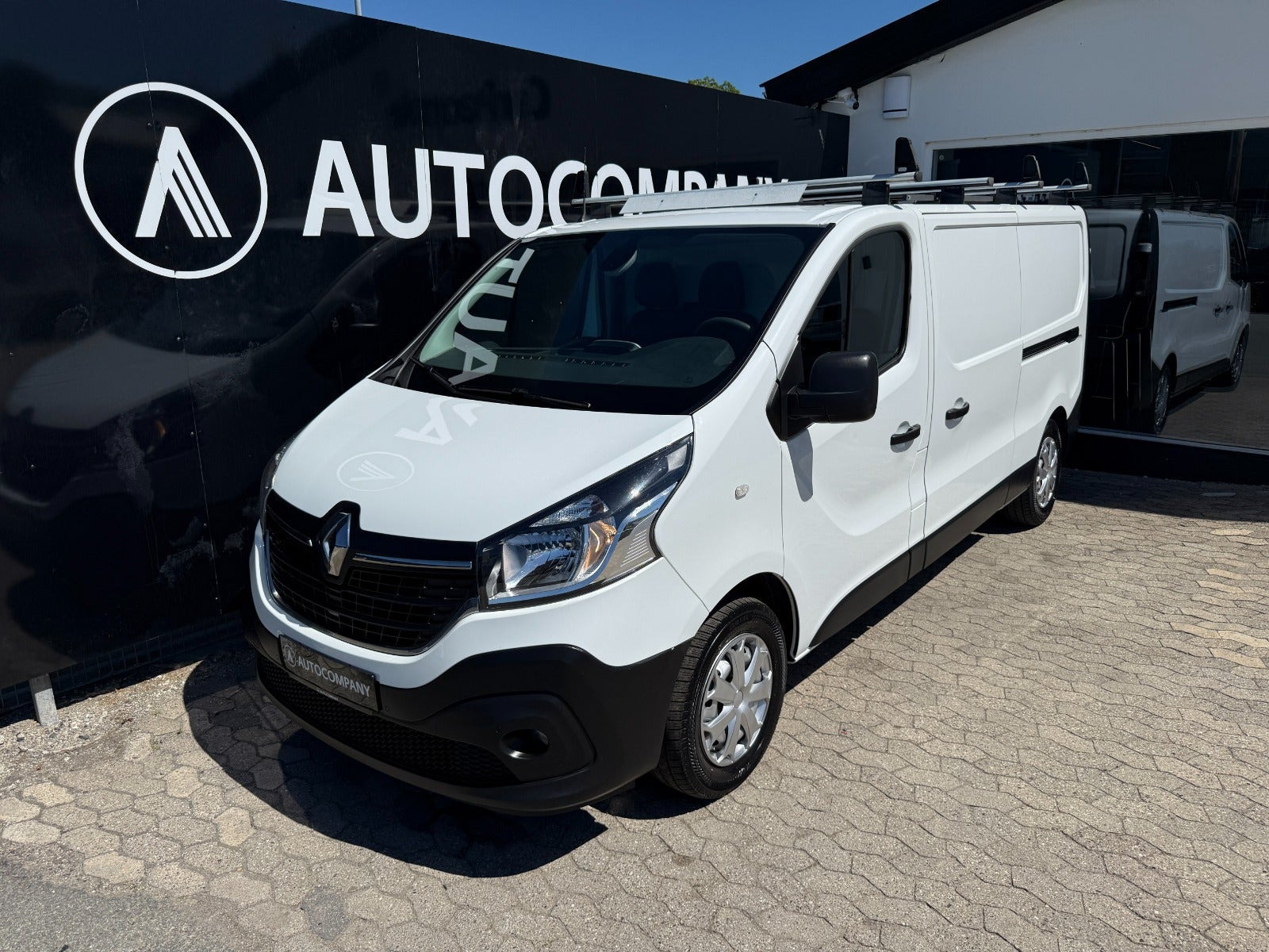 Hvid Renault Trafic T29 fra 2021