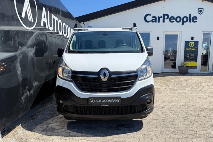 Hvid Renault Trafic T29 fra 2021