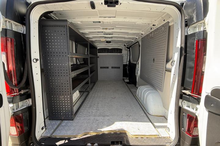 Hvid Renault Trafic T29 fra 2021