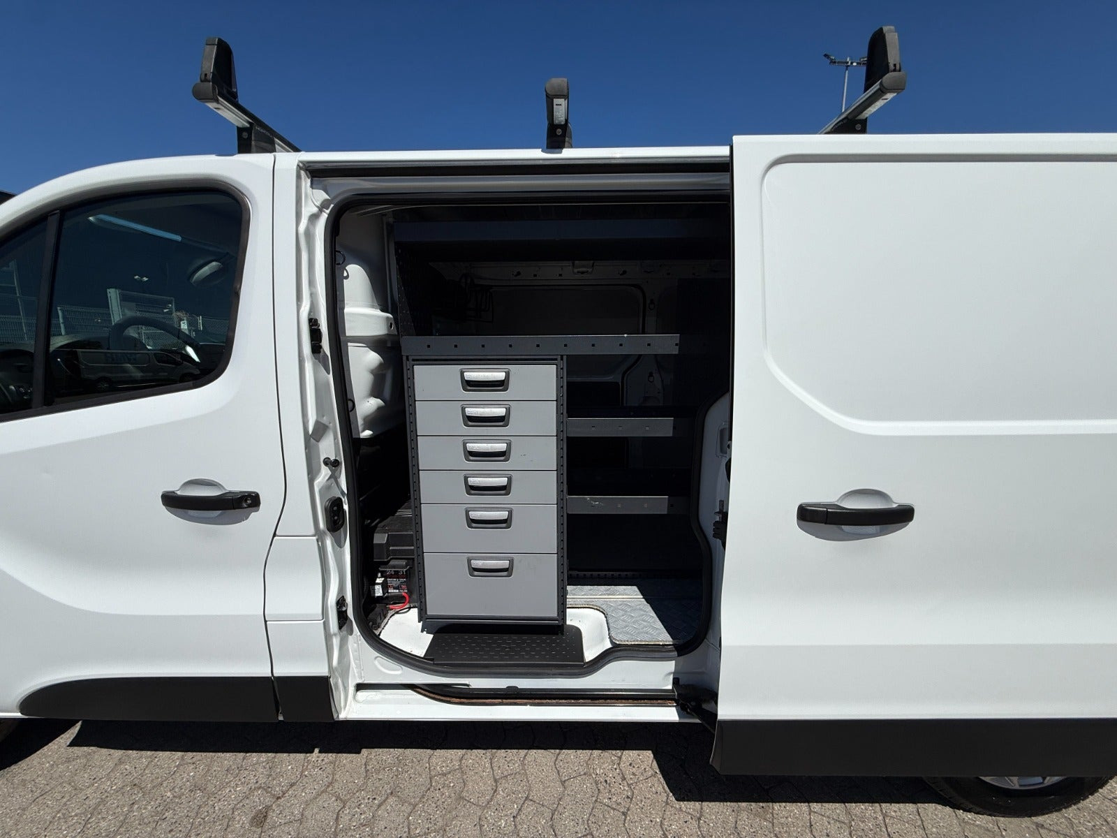 Hvid Renault Trafic T29 fra 2021