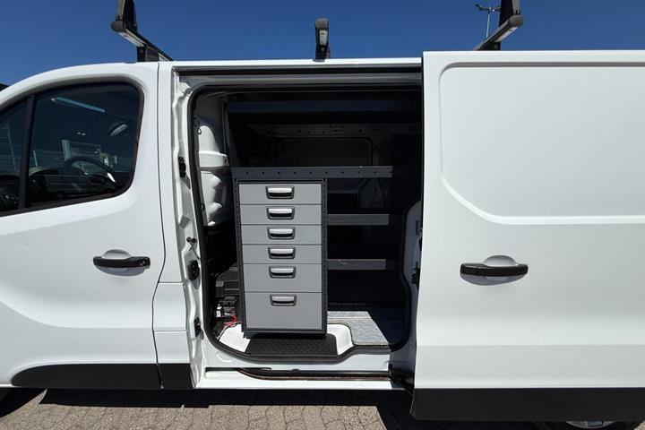 Hvid Renault Trafic T29 fra 2021