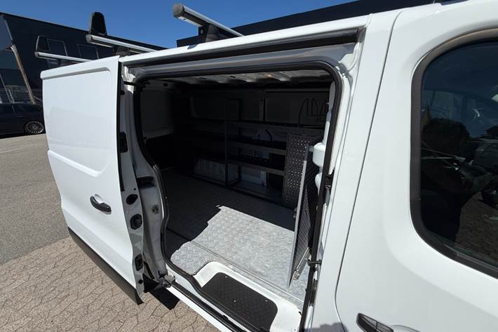 Hvid Renault Trafic T29 fra 2021