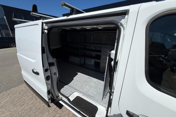 Hvid Renault Trafic T29 fra 2021