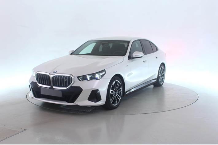 Hvid BMW i5 fra 2025