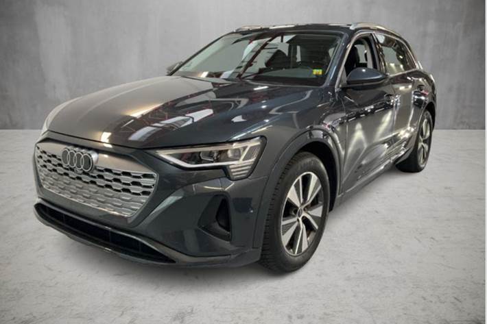 Grå Audi Q8 e-tron fra 2024