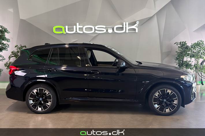 Blå BMW iX3 fra 2023