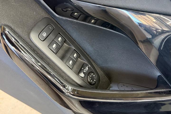 Hvid Peugeot 208 fra 2019